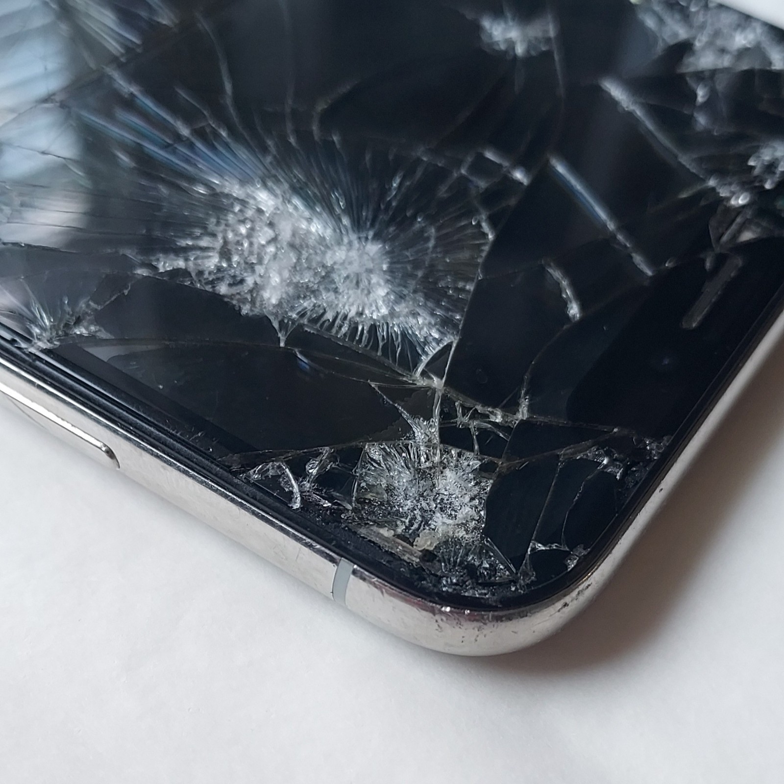 FOR PARTS DAMAGED: Apple iPhone XS Silver