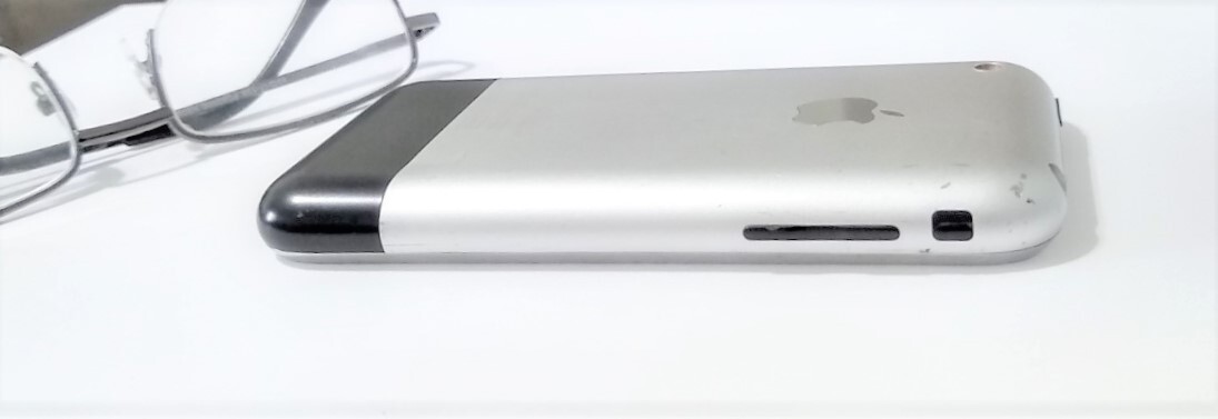 Apple iPhone 1st Generation – 16 GB – Black – A1203 (GSM) Collectable!