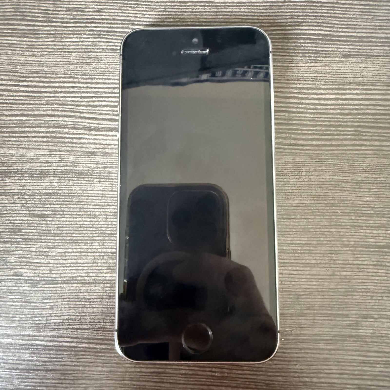 Apple IPhone 5S Gray 4in Smartphone A1533 IOS Touch Screen Camera Read Info