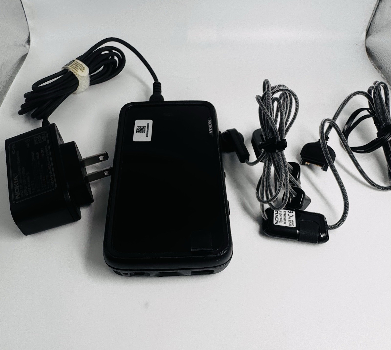 Nokia N900 32GB Maemo Mobile Internet Device Not Working For Parts Repair