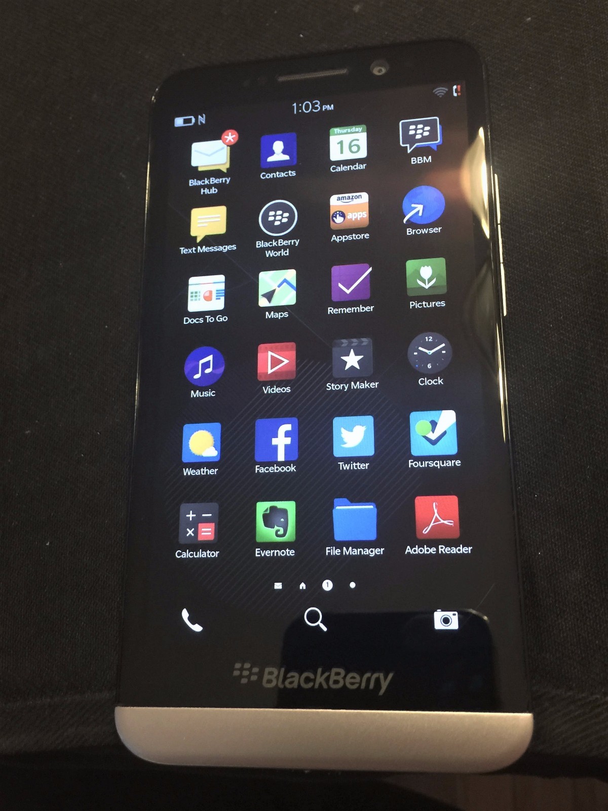 BlackBerry Z30 – 16GB – Black (Unlocked)+ 9/10 MINT CONDITION —ON SALE !!
