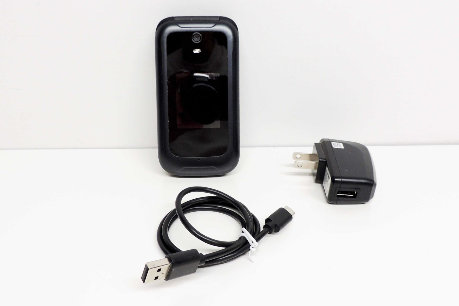 Iris Flip SH3320 3.2″ 8GB Flip Phone (Consumer Cellular) – Works Great – Used