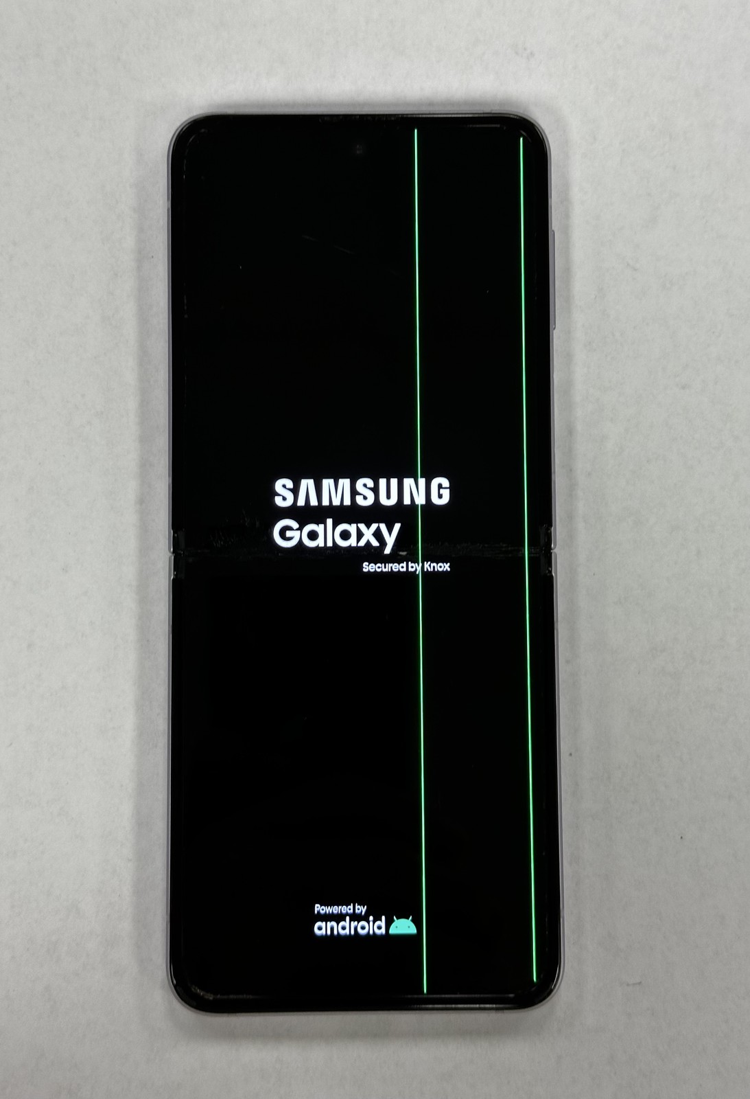 Samsung Galaxy Z Flip3 5G SM-F711U 128GB Lavender Unlocked Lines On Screen