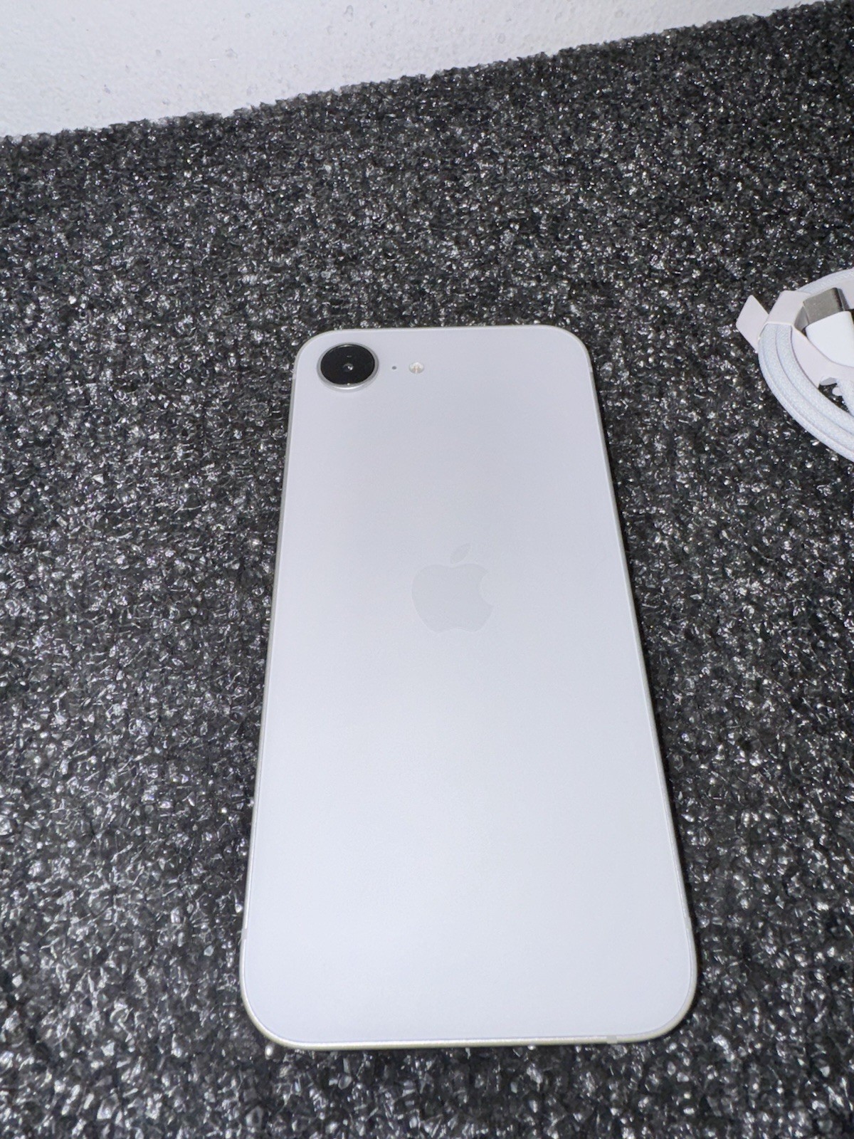 Apple iPhone 16e – 128GB – White (AT&T/Cricket ONLY)