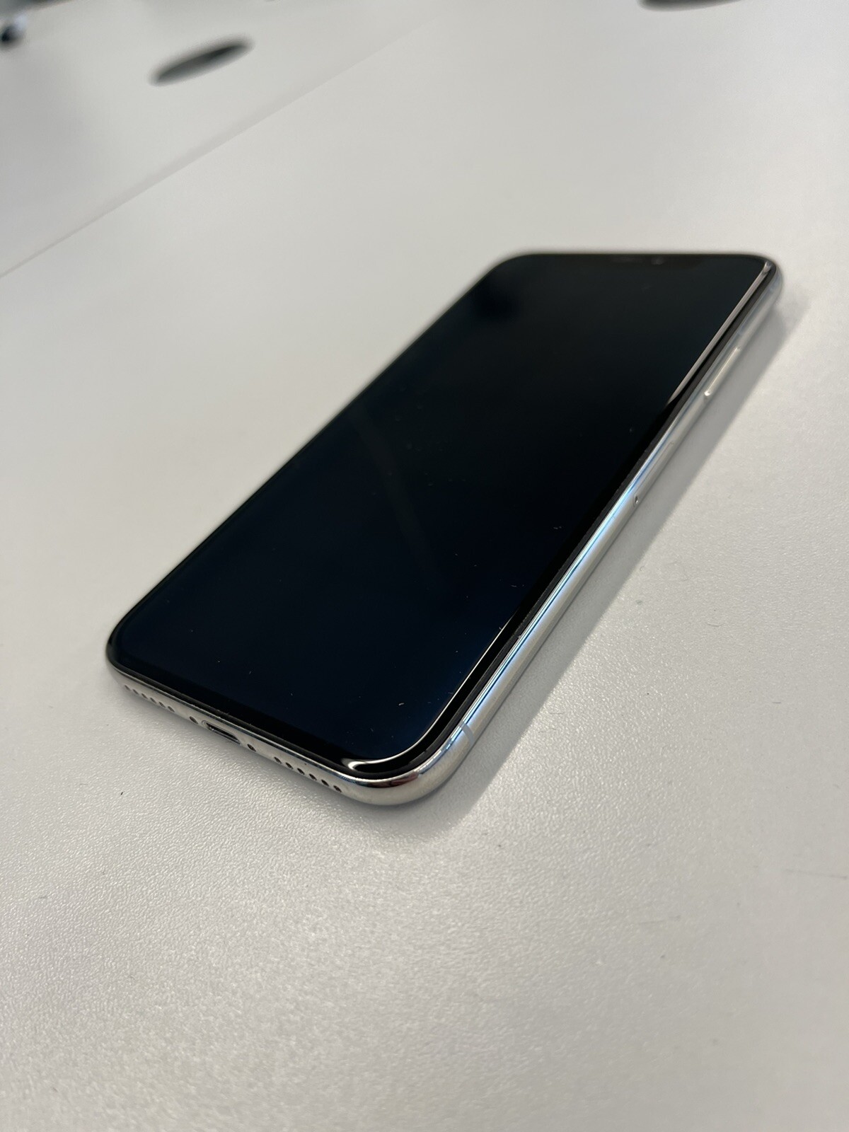 Apple iPhone X – 64GB – Silver (Verizon) A1865 (CDMA + GSM), Excellent Condition