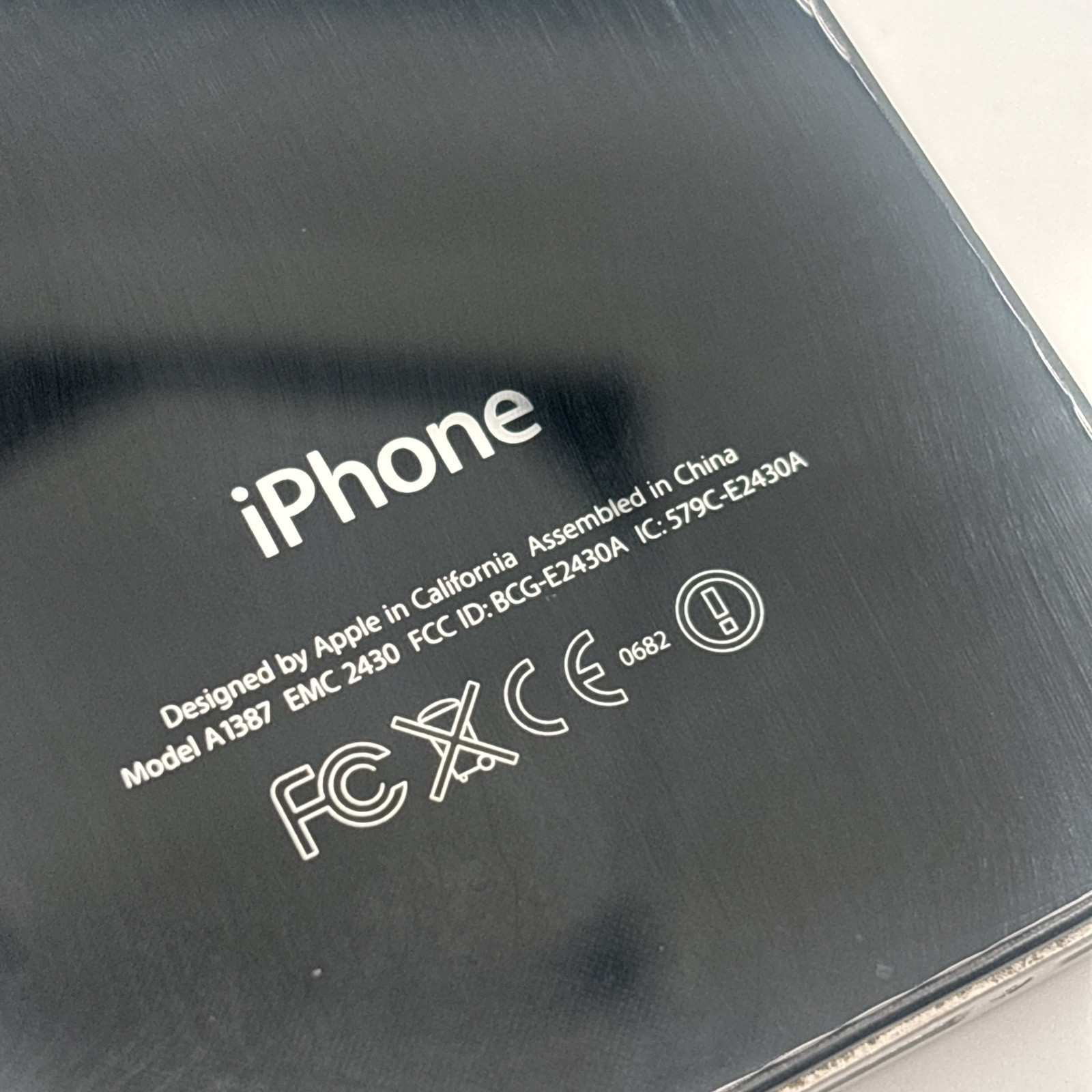 Apple iPhone 4s – 14.7 GB – Black – NOT UNLOCKED! A1387 – Used Condition – WORKS