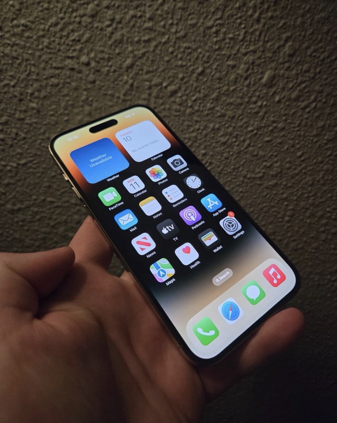 Apple iPhone Gold Triple Camera Smartphone Wi-Fi Bluetooth NFC iOS Bar Style