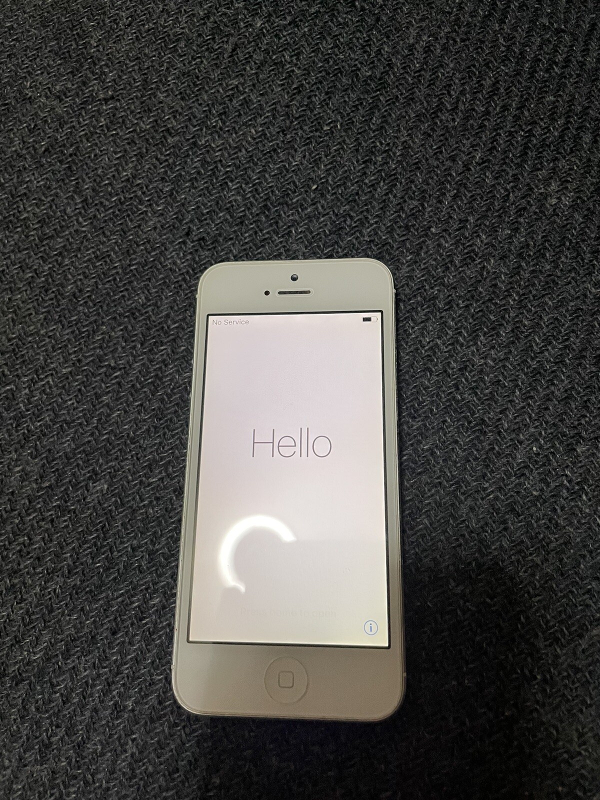 Apple iPhone 5 – 16GB – White & Silver (Unlocked) A1429 (CDMA + GSM)