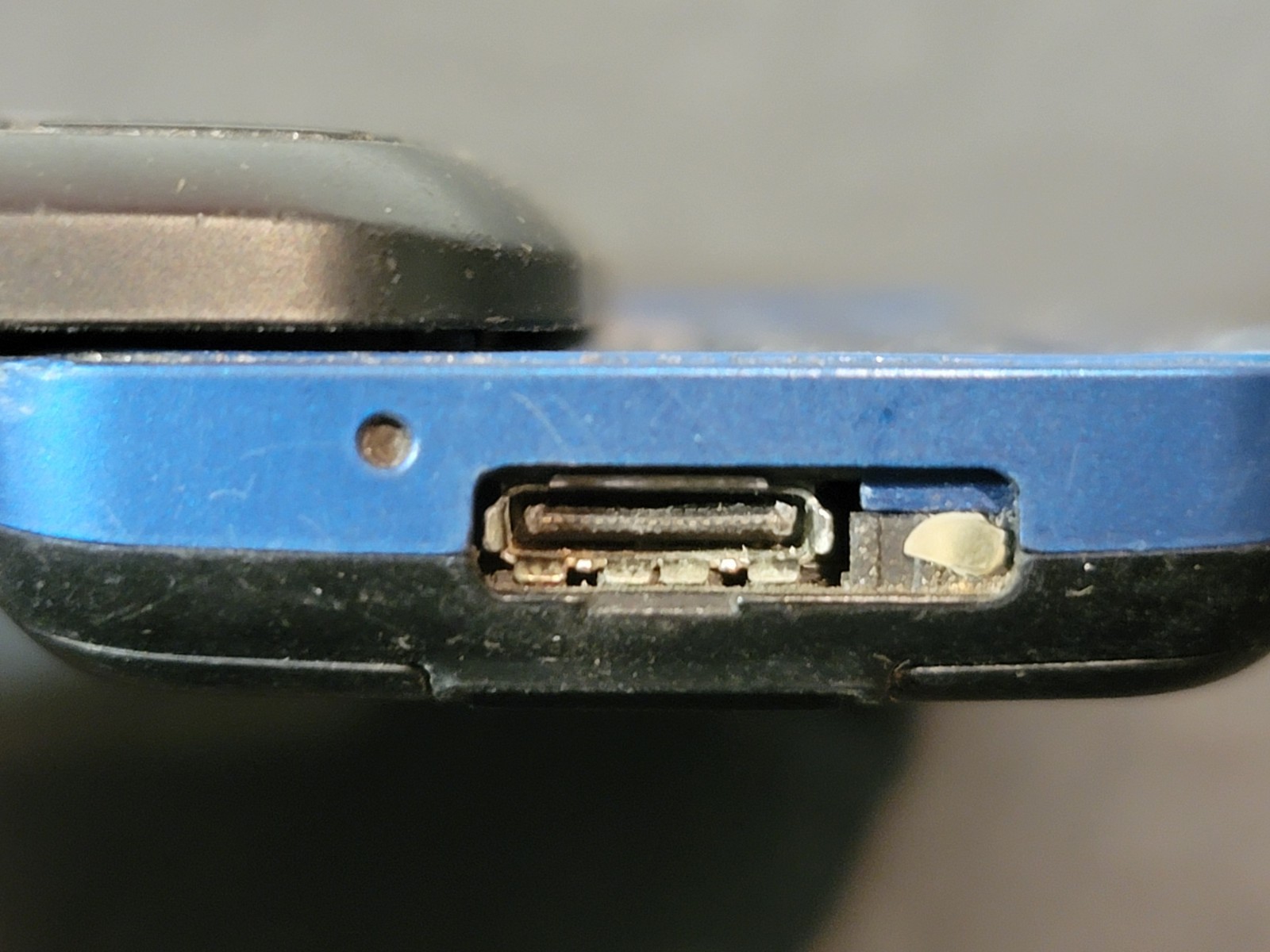 LG Rumor LX260 – Black and Blue ( Sprint) Slider Phone Untested
