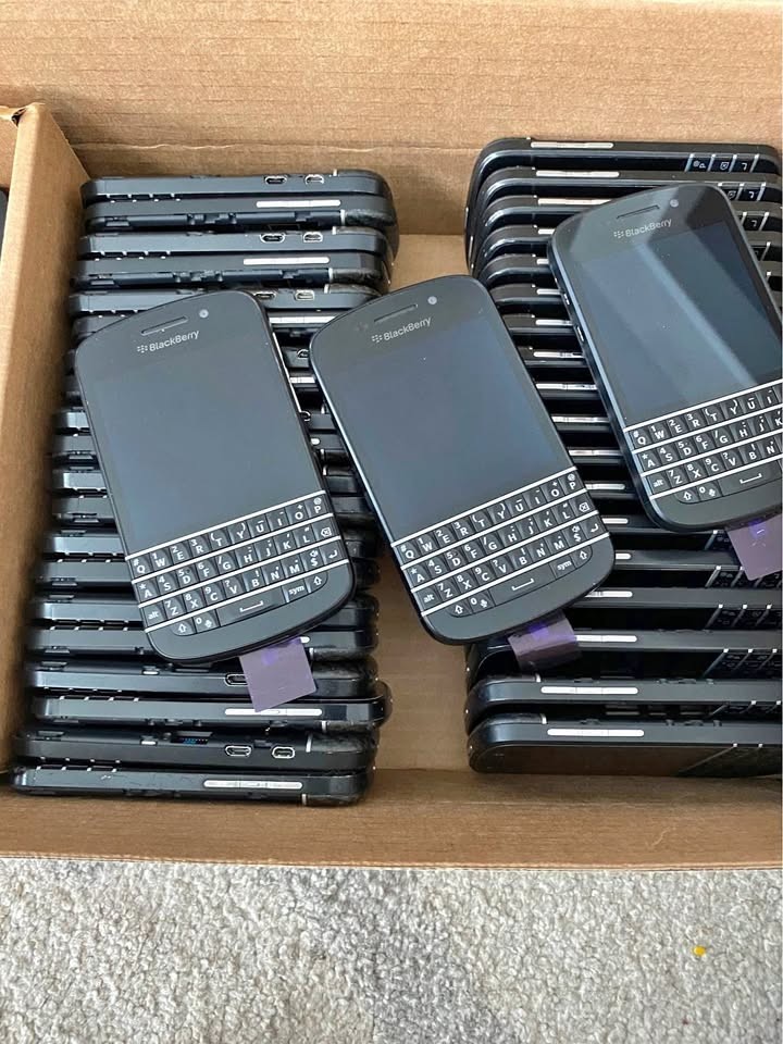 BlackBerry Q10 16GB Black QWERTY Smartphone