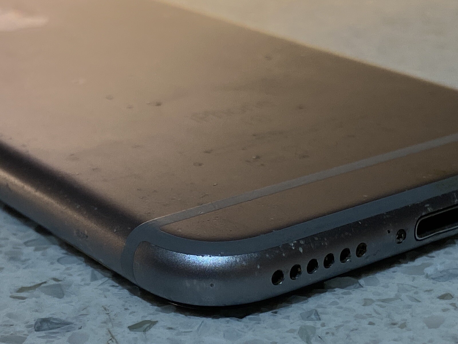 Apple iPhone 6s – 64GB – Grey A1688 (CDMA + GSM) /DO