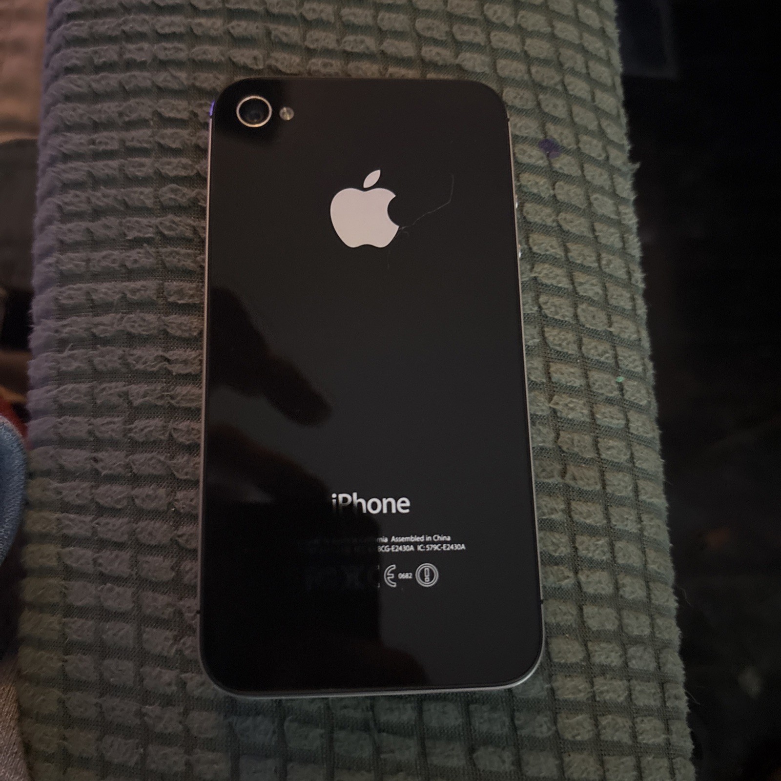 Apple iPhone 4S 16GB Model A1387 unlocked wiped minty Plus iPhone 4 for parts
