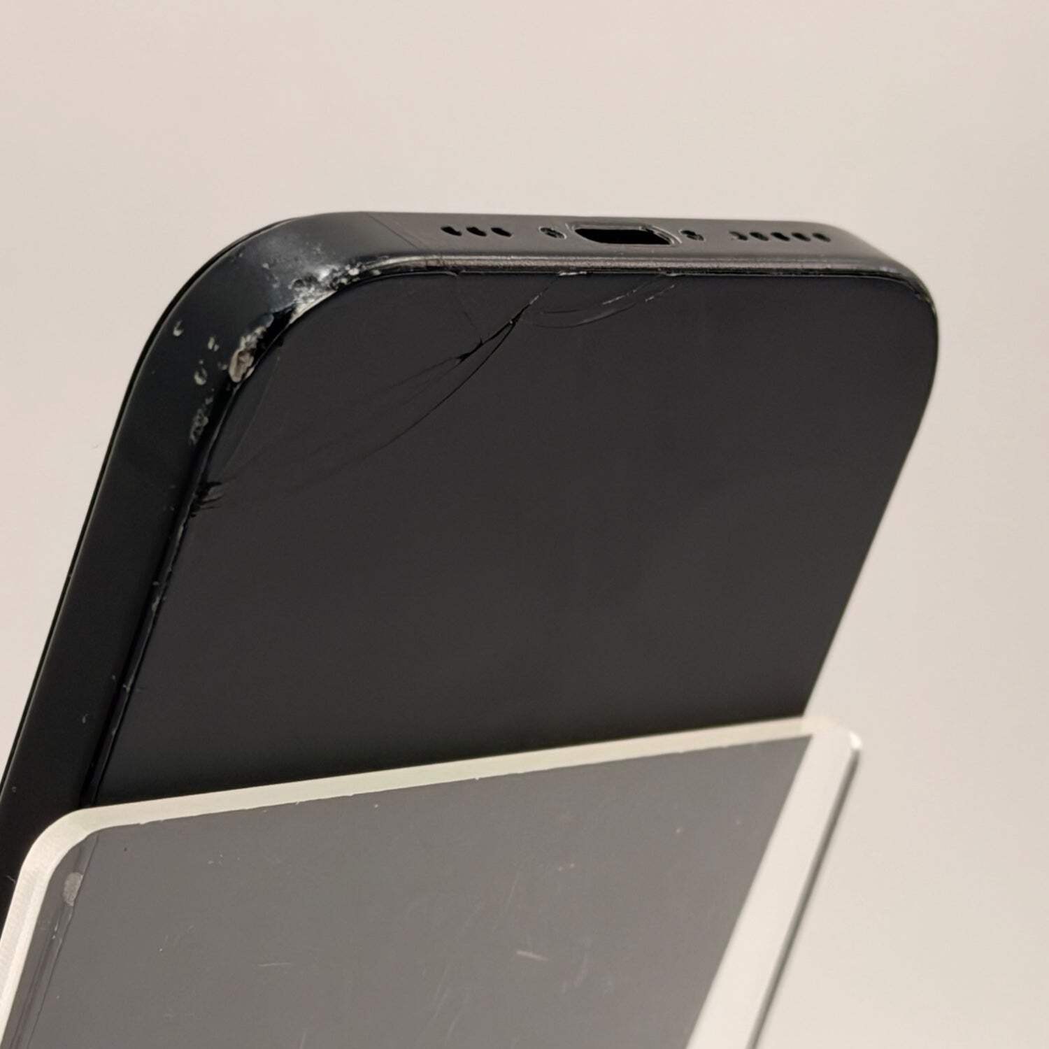 Broken Unlocked Apple iPhone 15 128GB 26.2.1 MTLV3LL/A Read