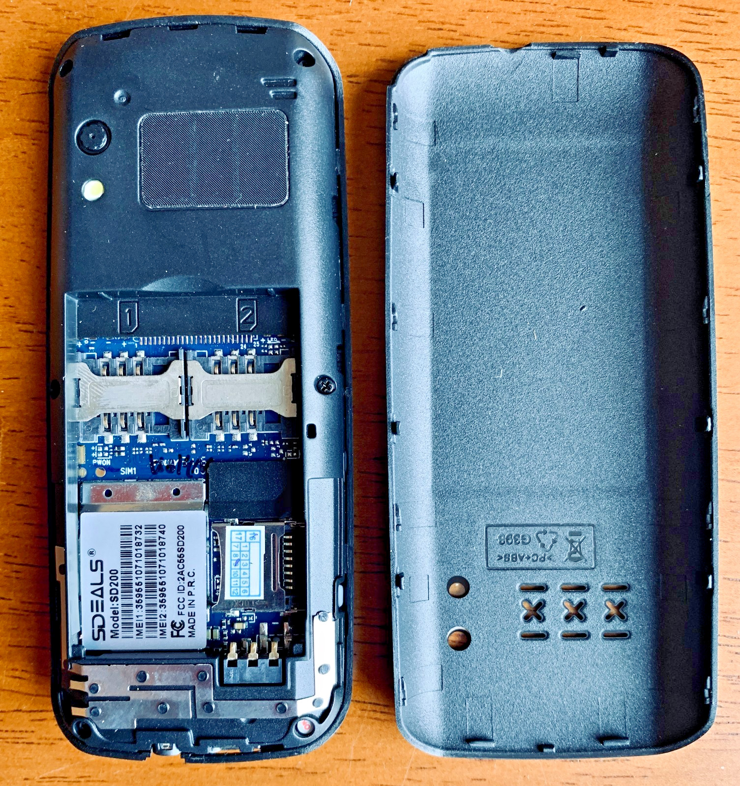SDEALS SD200 – Unlocked 32 MB Rare Cellphone Dual SIM FM Radio NEW