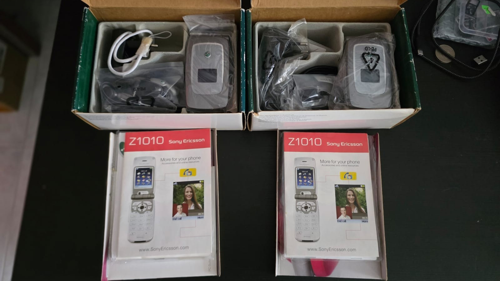 Sony Ericsson Z1010 – 32 MB – Silver (Unlocked opened box full set very rare !