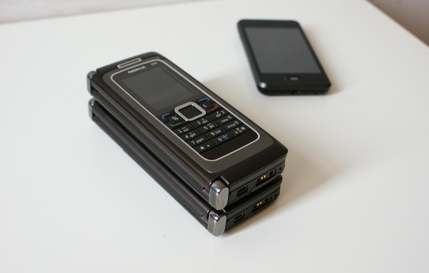 Nokia E90 WIFI Infrared port GPS Bluetooth NoteBook Phone 3G HSDPA 2100