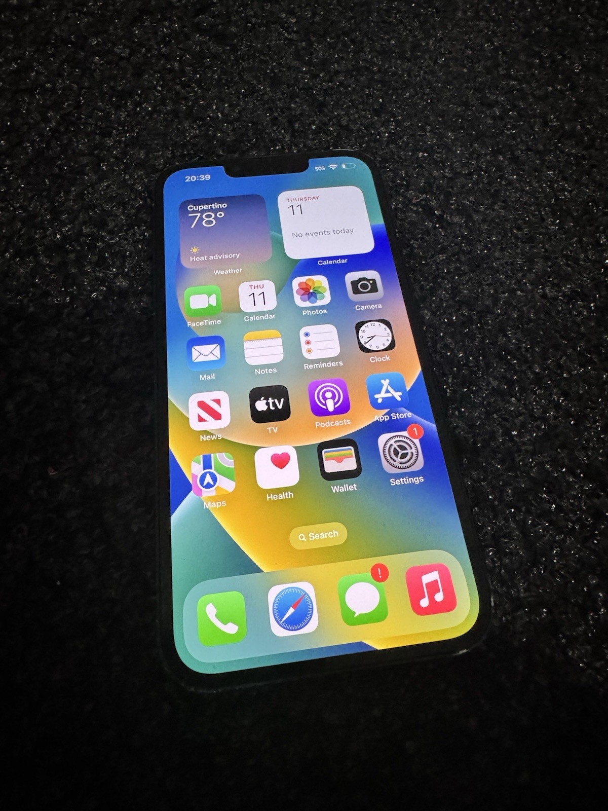 Apple iPhone 13 – 128 GB – Midnight (Unlocked) – DAMAGED