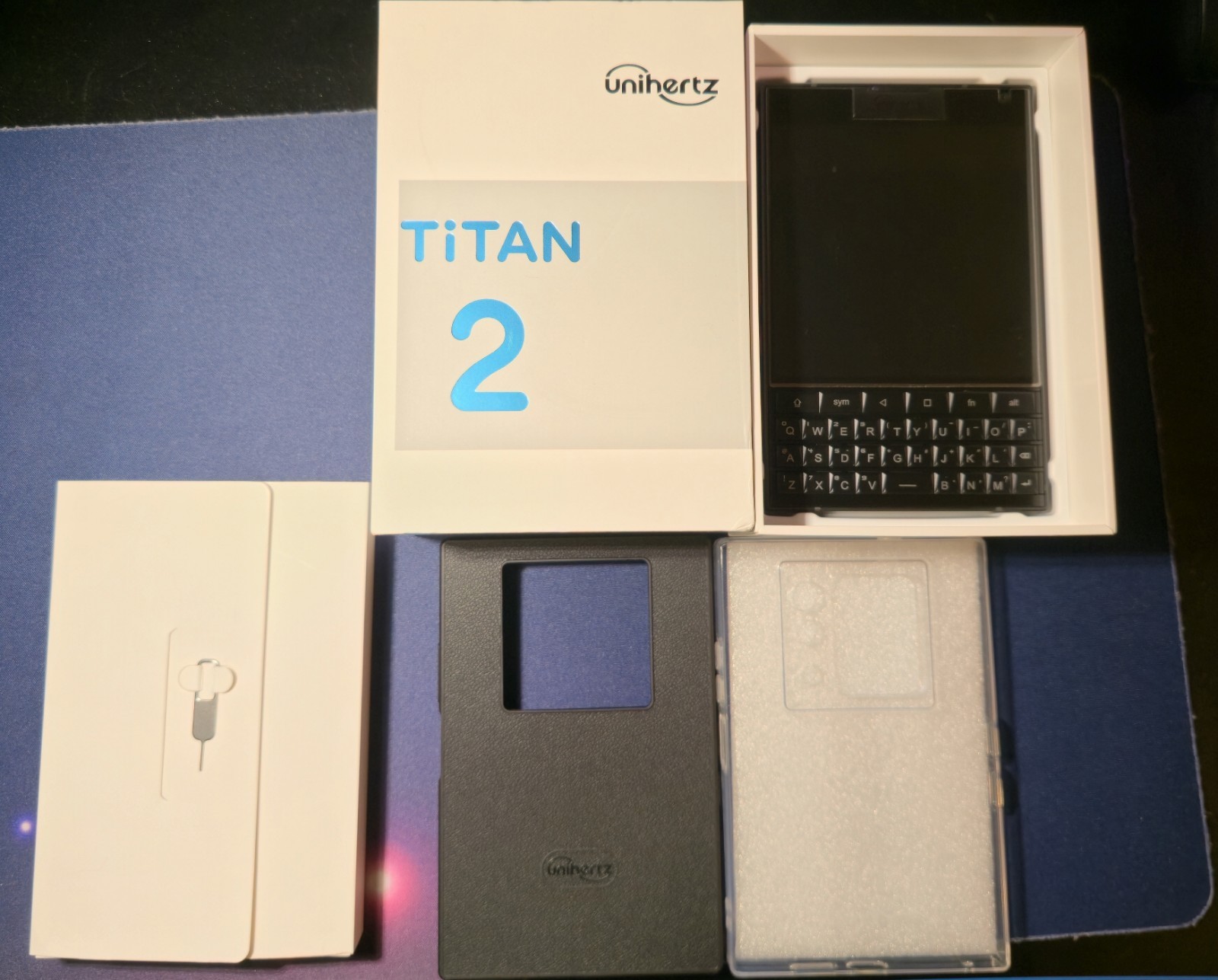Unihertz Titan 2 Black Unlocked Android 512GB 12GB Physical Keyboard + 2 cases
