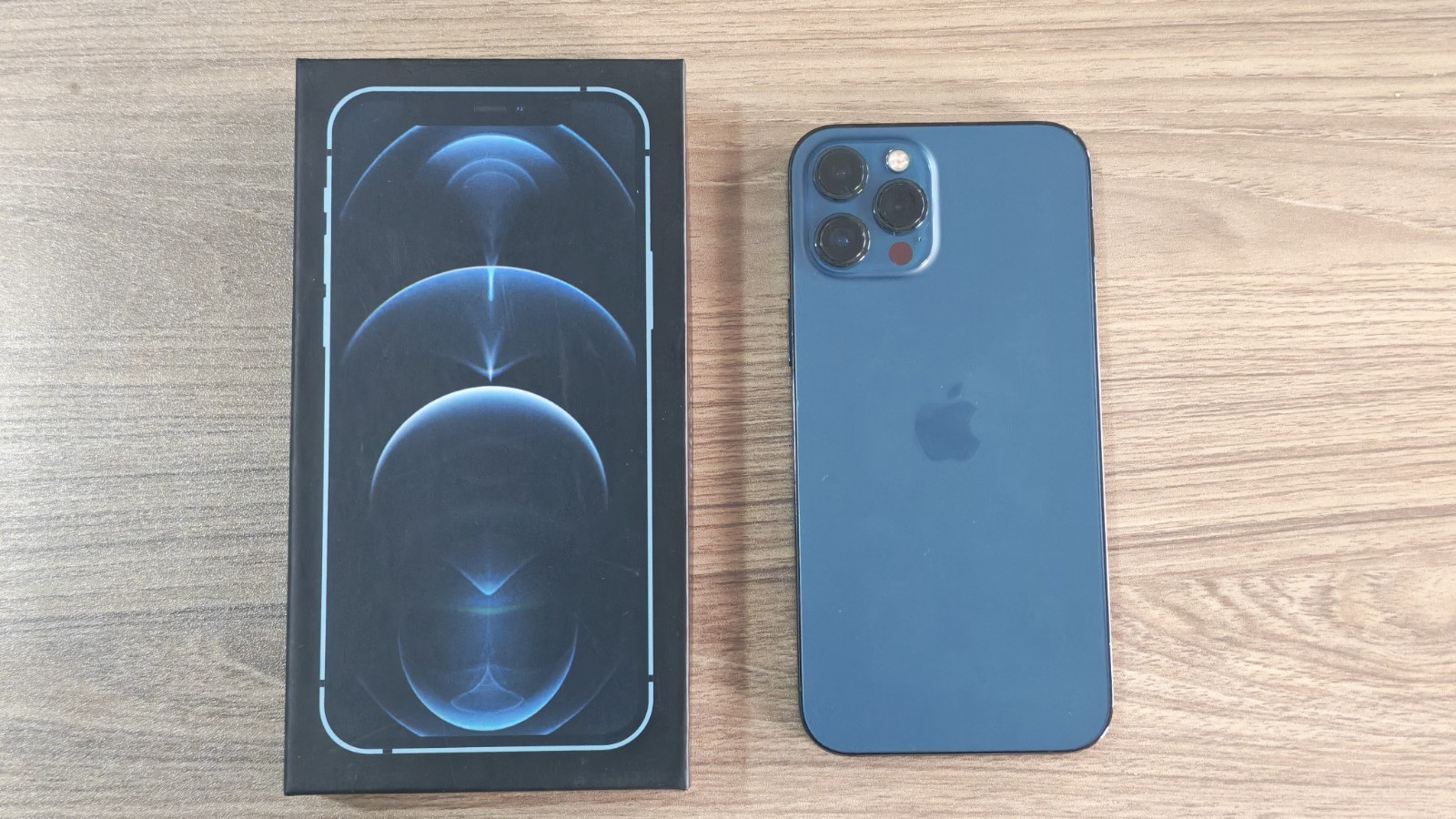 Apple iPhone 12 Pro Max Unlocked 128/256/512 GB Random Color With Accessories