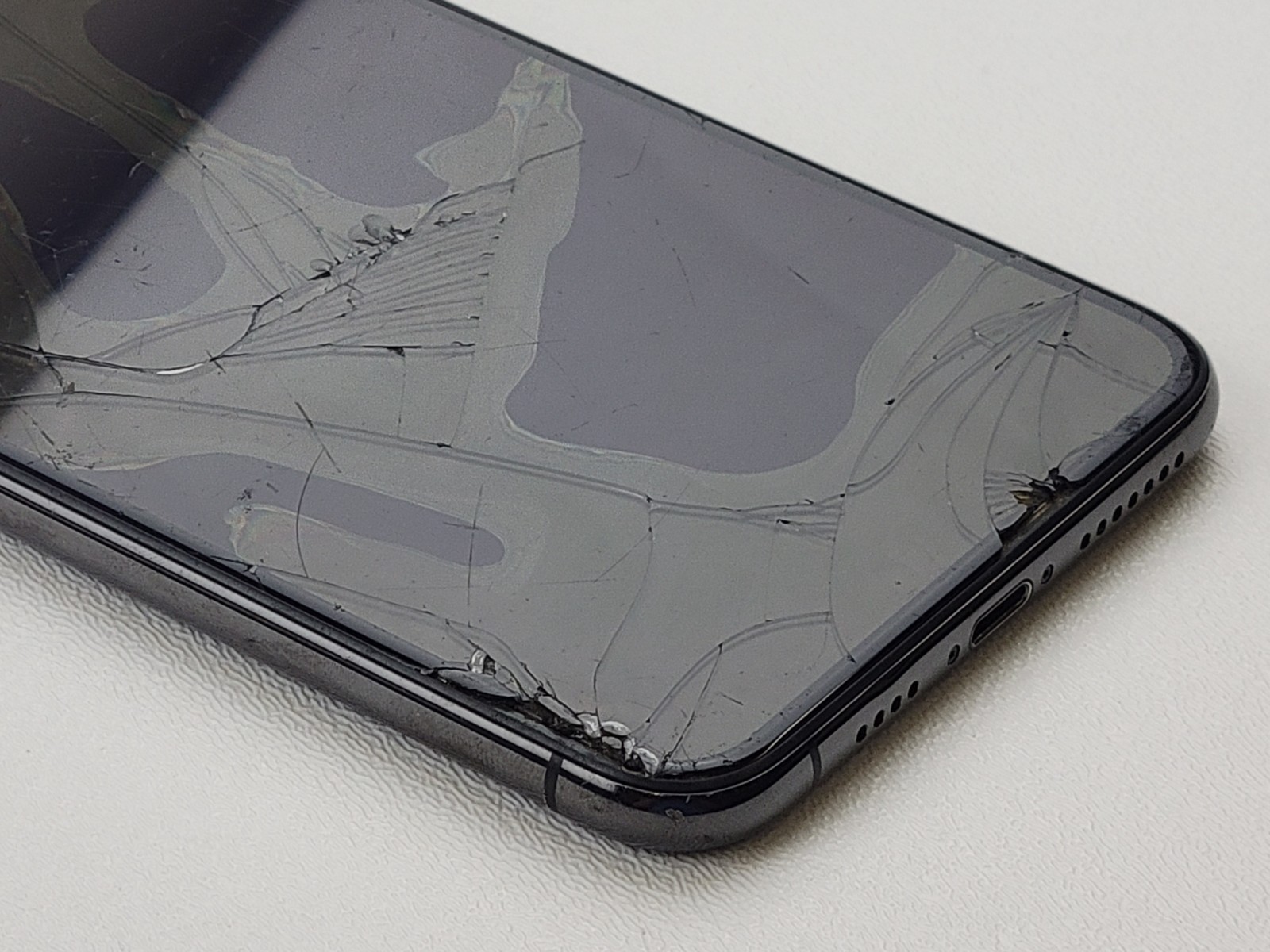 Apple iPhone XS Max (A1921) 64GB (Unlocked) – *DAMAGED* – Clean IMEI – H8021
