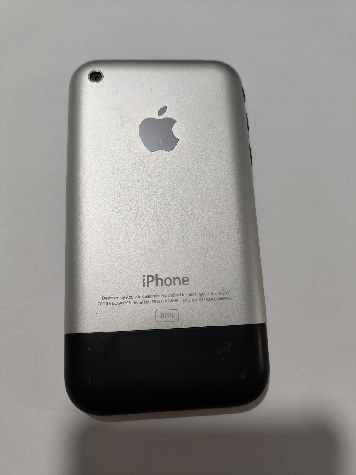 Apple iPhone 2G 1st Generation 8GB Black unlocked 2G GSM Mobile Phone