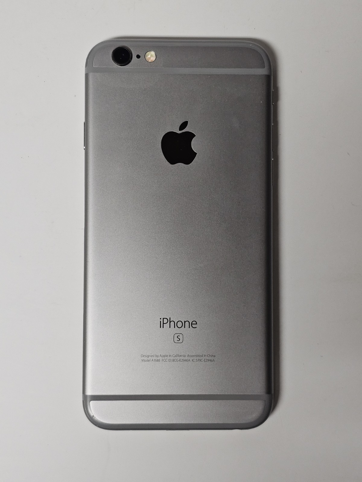 Apple iPhone 6s – 16 GB – Space Gray (Unlocked, Screen Doesn’t Respond To Touch)