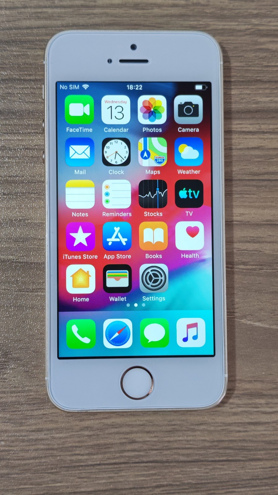 Apple iPhone 5s Unlockd 16GB 32GB 64GB iOS 12 Silver Gold Black With Accessories