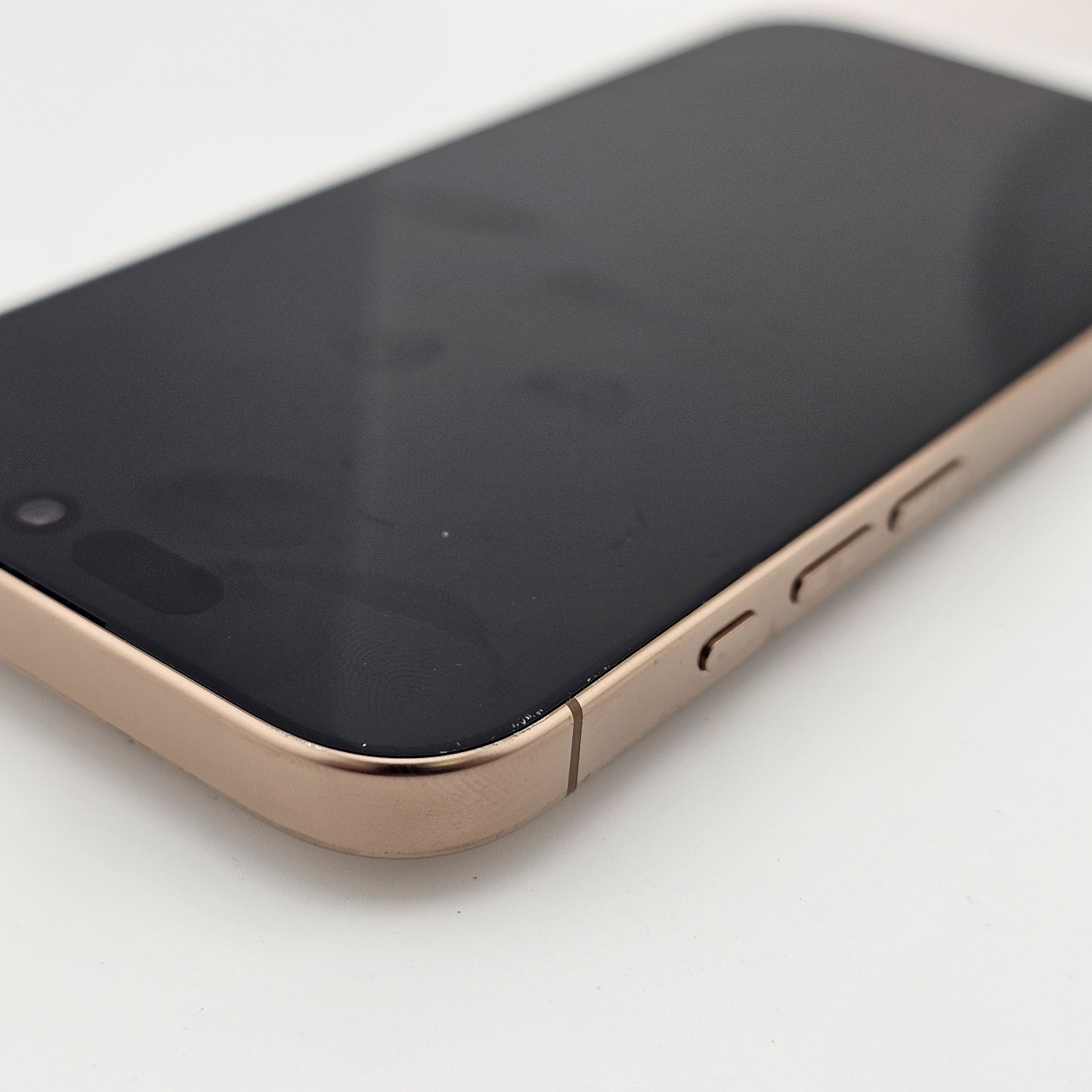 Apple iPhone 16 Pro A3083 – Unlocked 512GB Desert – *CRACKED GLASS/BLACK SPOT*