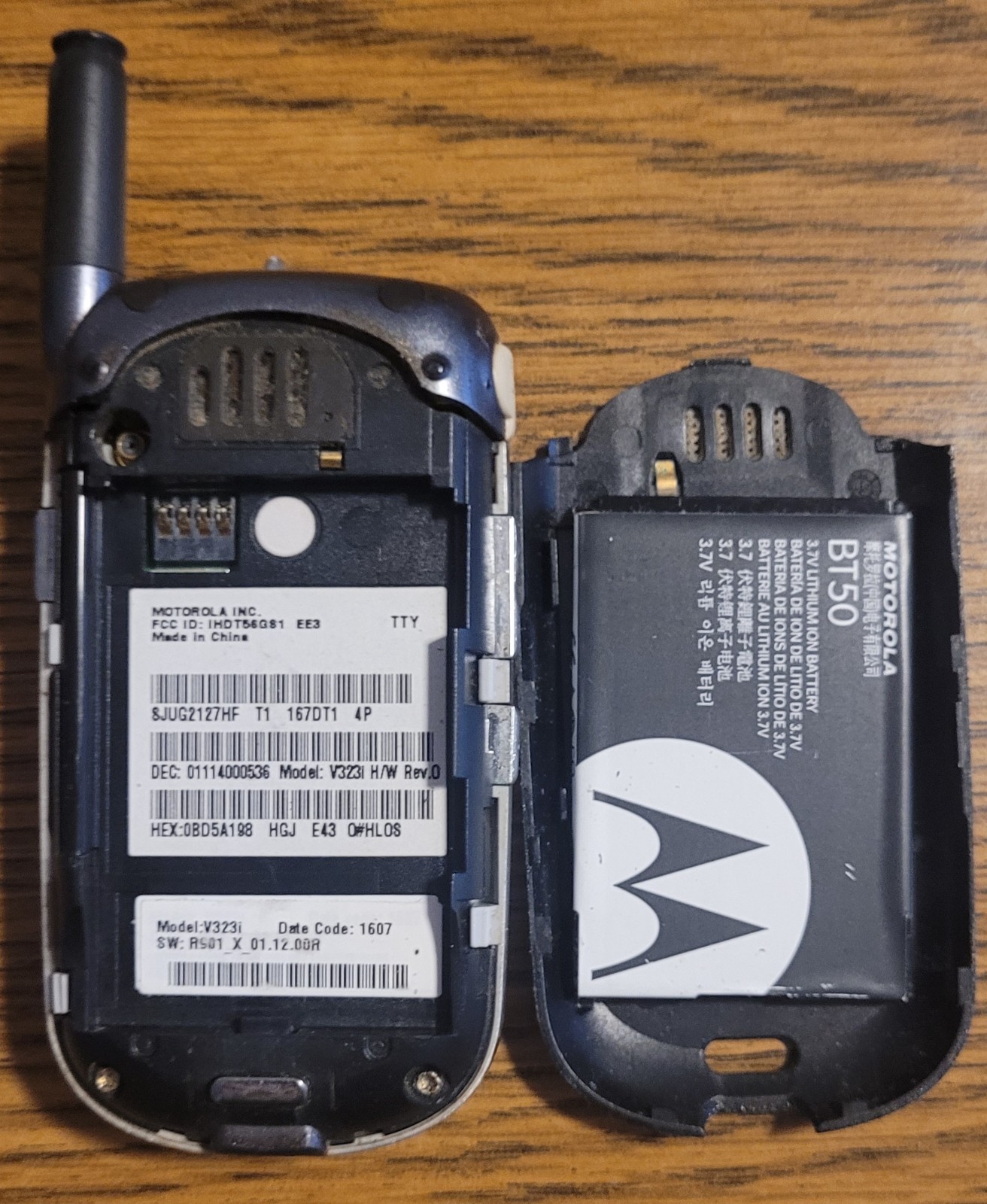 Motorola V323i – Gray and Silver ( U.S. Cellular ) Very Rare CDMA Flip Phone