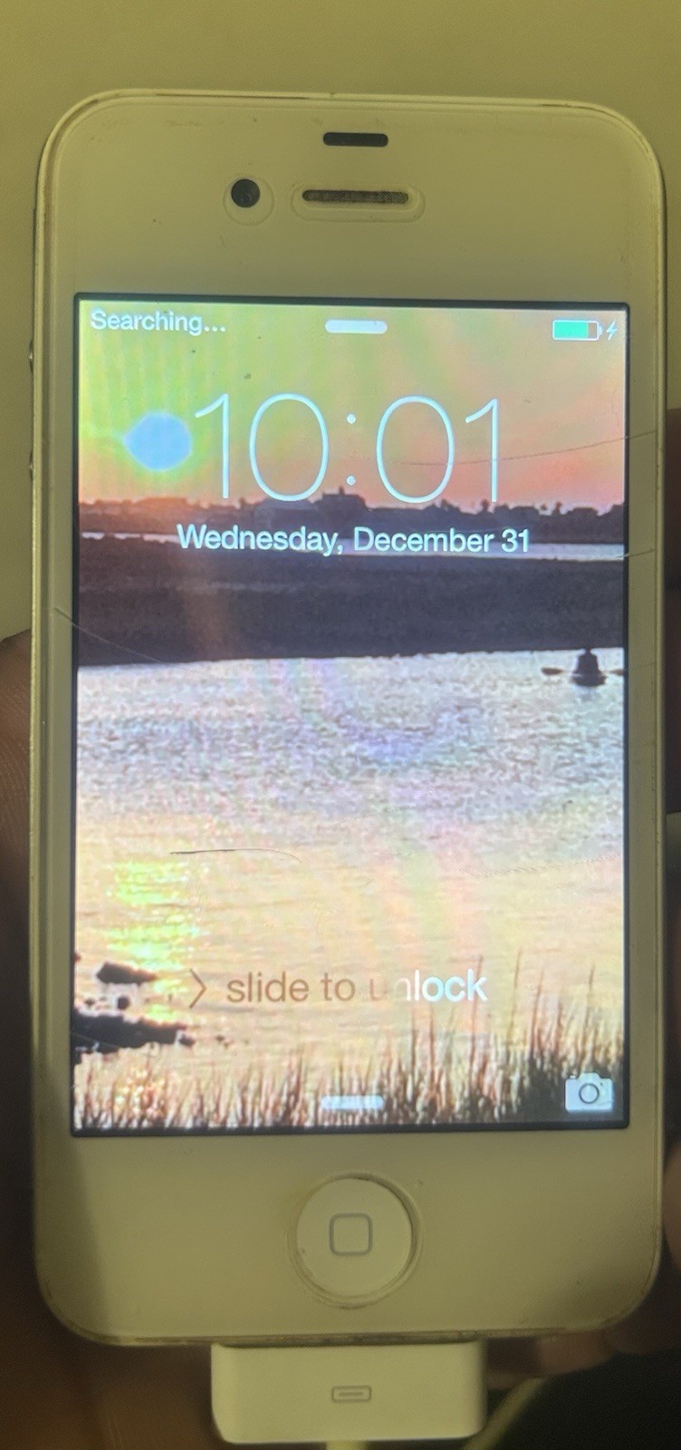 📱 Apple iPhone 4 White (Model A1332) Powers On but Had A Lock Code.