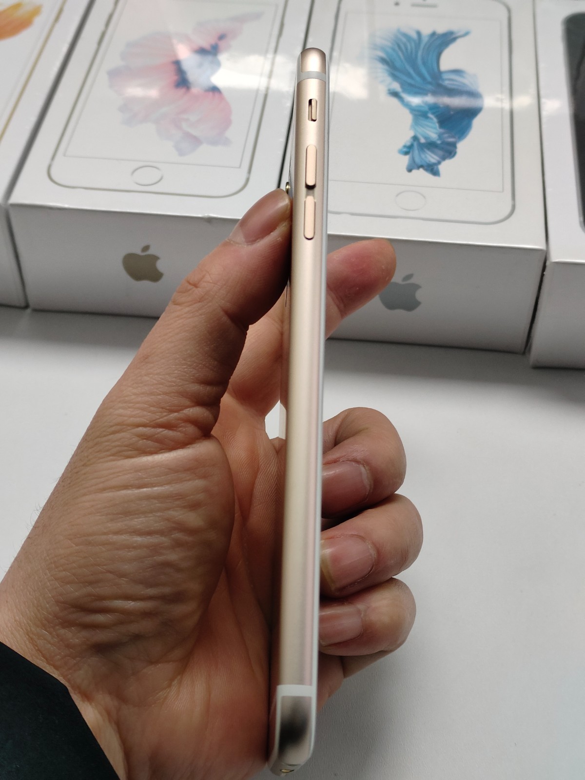 Boxed Apple iPhone 6s/6s PLUS 16/32/64/128GB Factory UNLOCKED(any carrier)