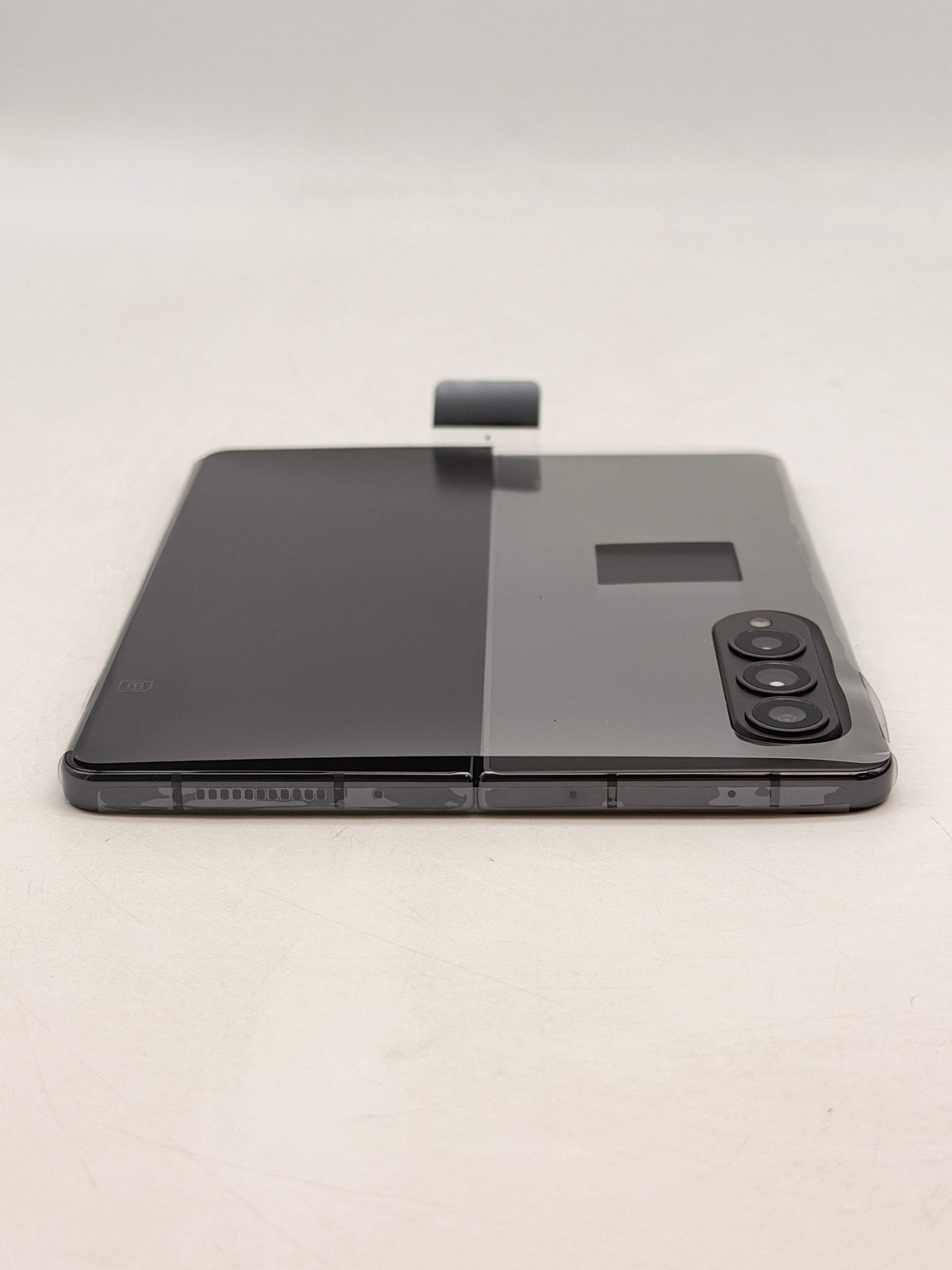 Unlocked Samsung Galaxy Z Fold4 7.6″ SM-F936U1 256GB Phantom Black – Excellent