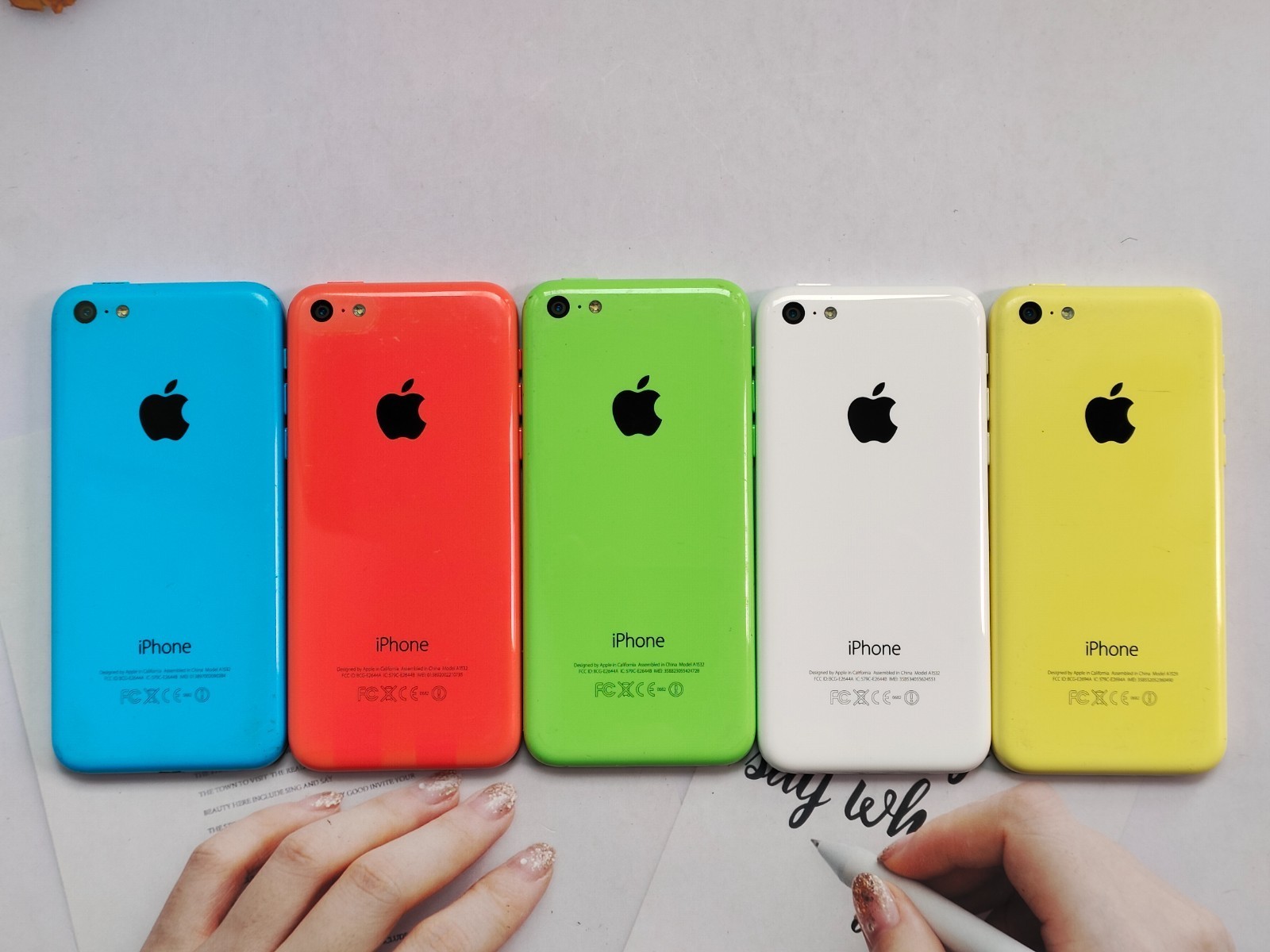Apple iPhone 5c Green/Blue/Yellow/Red – 8/16/32GB Factory UNlocked(any carrier)