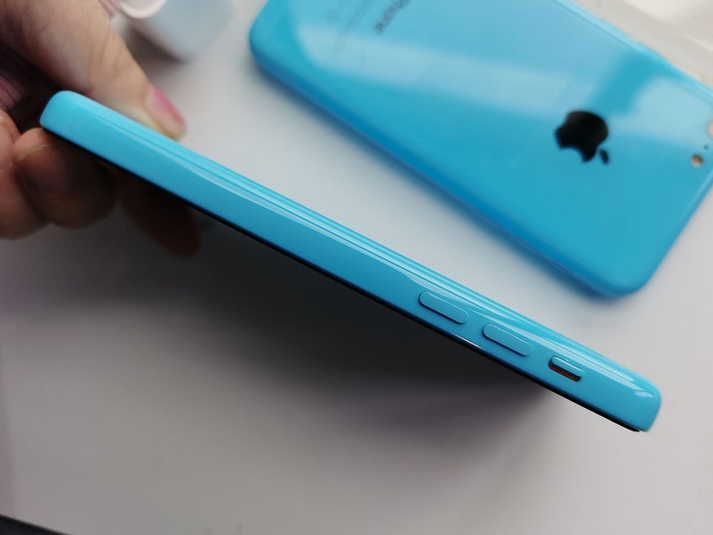 Original Apple iPhone 5c (Unlocked) NEW BATTERY – 8 GB / 16 GB / 32GB – Blue