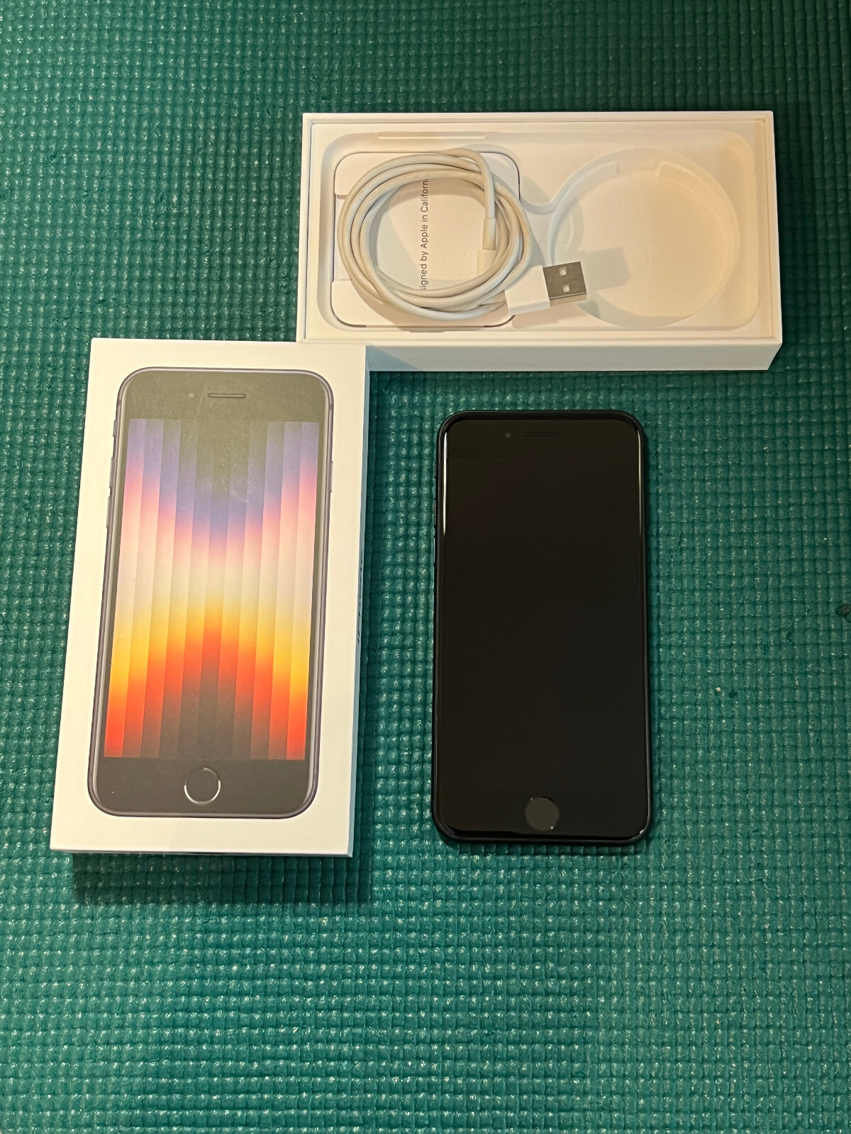 Apple iPhone SE 3rd Generation 64GB Midnight (Unlocked) A2595 (CDMA + GSM)