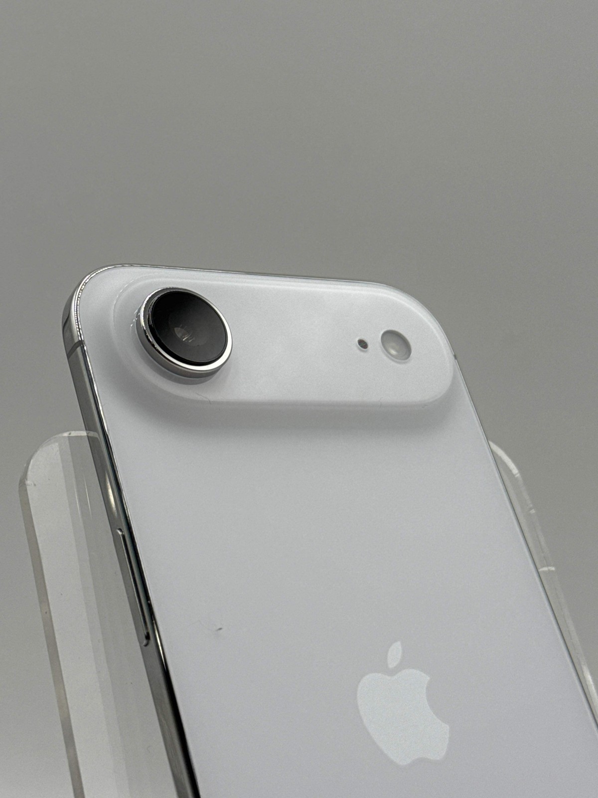 Apple iPhone 17 Air 256GB White TracFone – Open Box