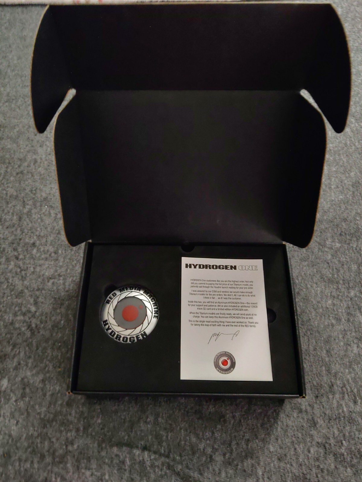 📱RED HYDROGEN ONE📱-‘Titanium’- Ultra Rare “Houdini Edition”/Trades Welcome! 🥰