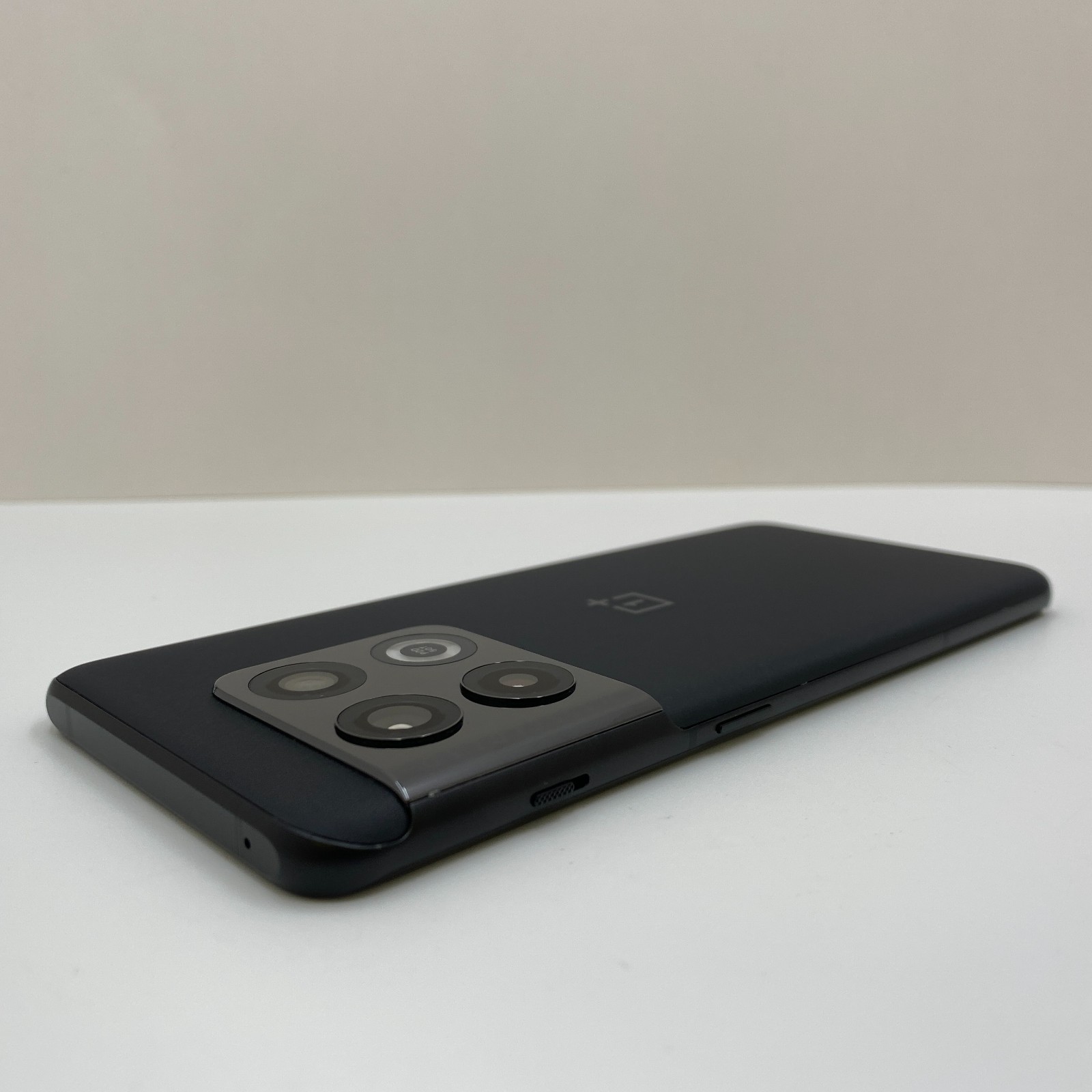 OnePlus 10 Pro – 256GB – Volcanic Black (Unlocked) NE2215 – Open Box