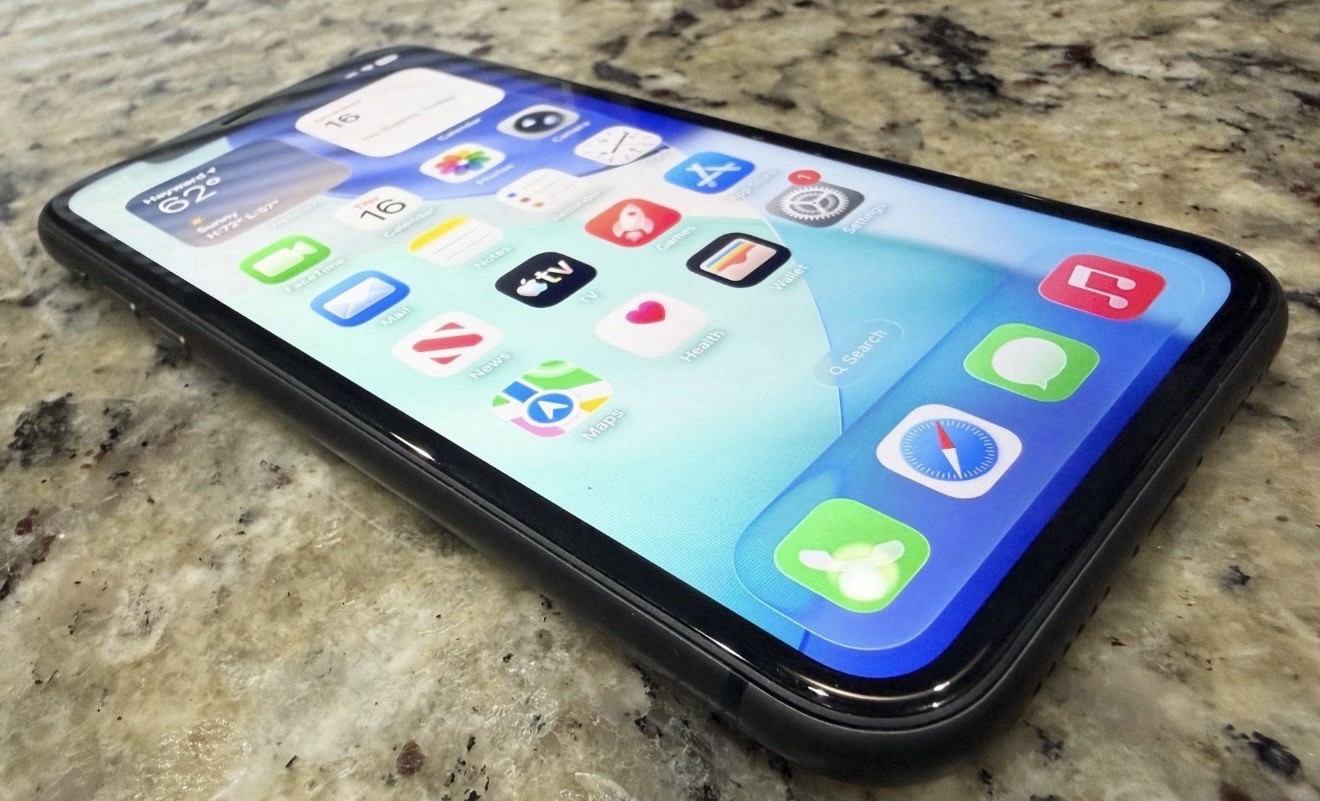 Apple iPhone 11 Factory Unlocked 64GB Black NEW Apple Battery 100% Mint Bundle