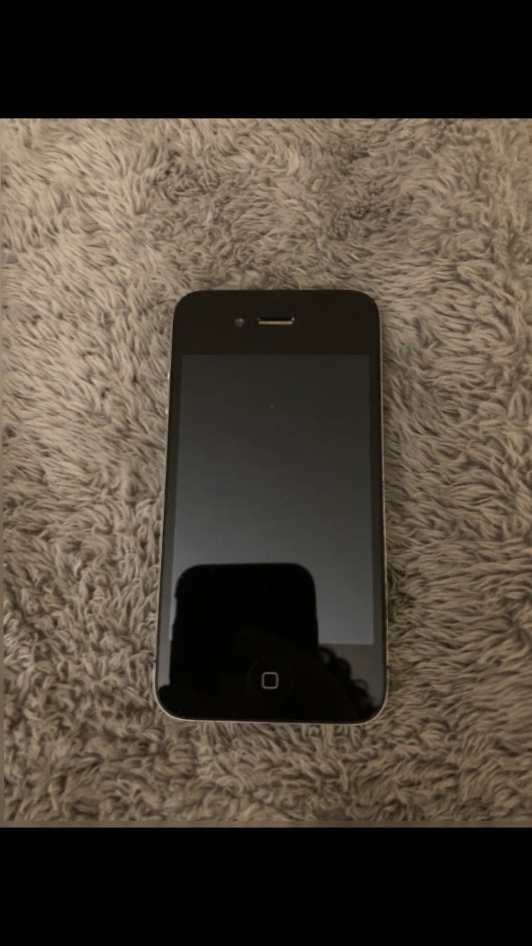 Apple iPhone 4s – 8GB – Black (Verizon) A1387 (CDMA + GSM)