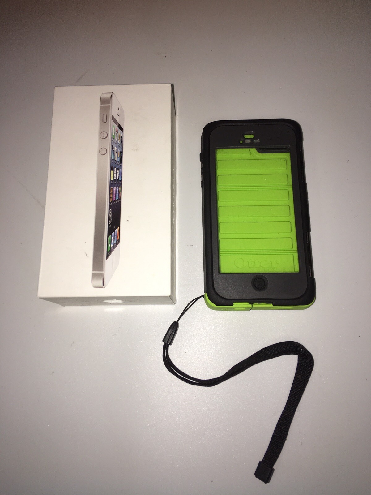 Apple iPhone 5 – 16GB – White & Silver (Verizon) A1429 (CDMA + GSM) extra item
