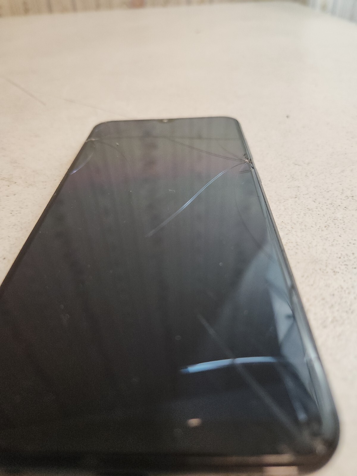Samsung Galaxy A20 (SM-A205U) 32GB – Black (Boost Mobile) Screen Cracked!