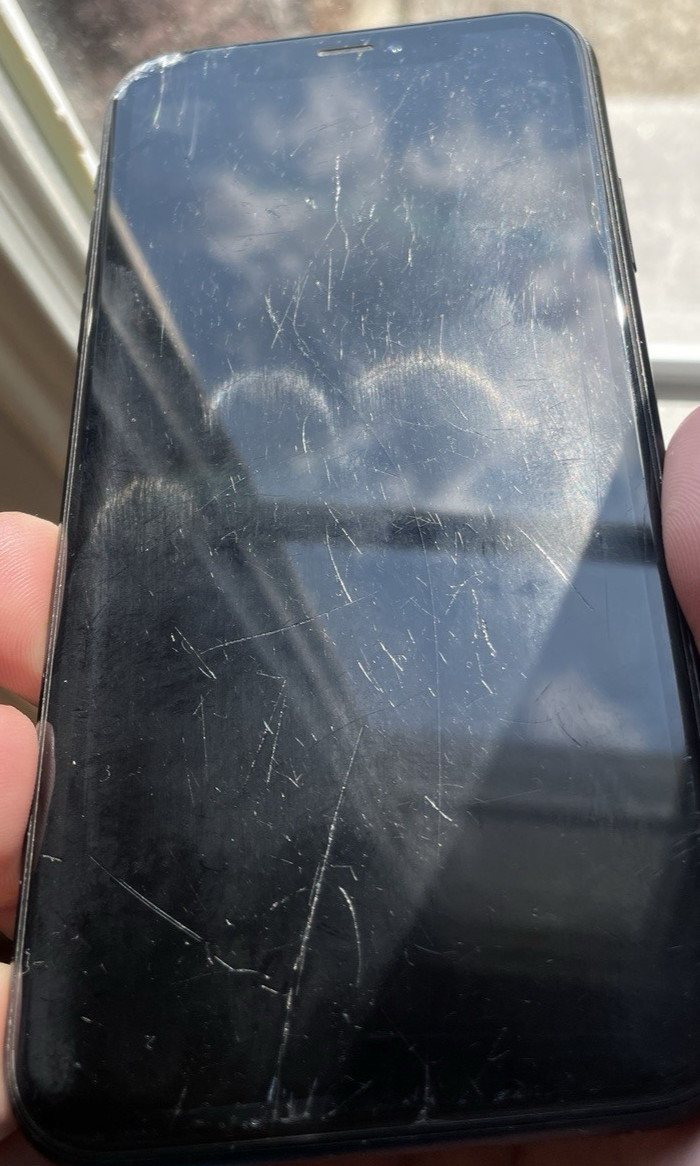 Apple iPhone XR 128GB AT&T Black Battery Health 78% Works – Cracked Screen