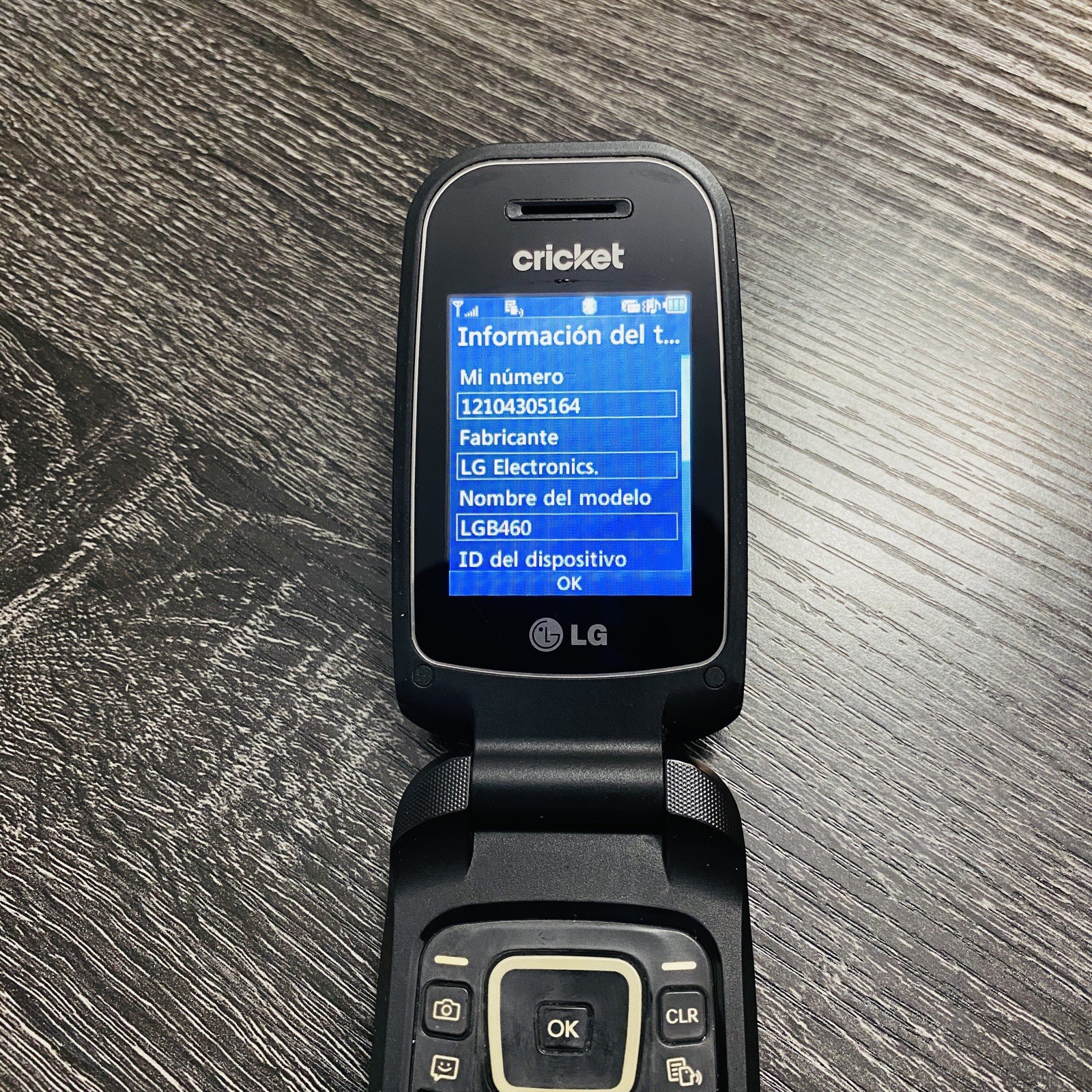 LG True B460 – Black and Gray ( Cricket ) Rare Cellular Flip Phone Works