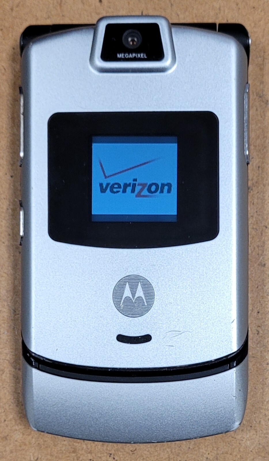 Motorola RAZR V3m – Silver and Black ( Verizon ) Cellular Flip Phone