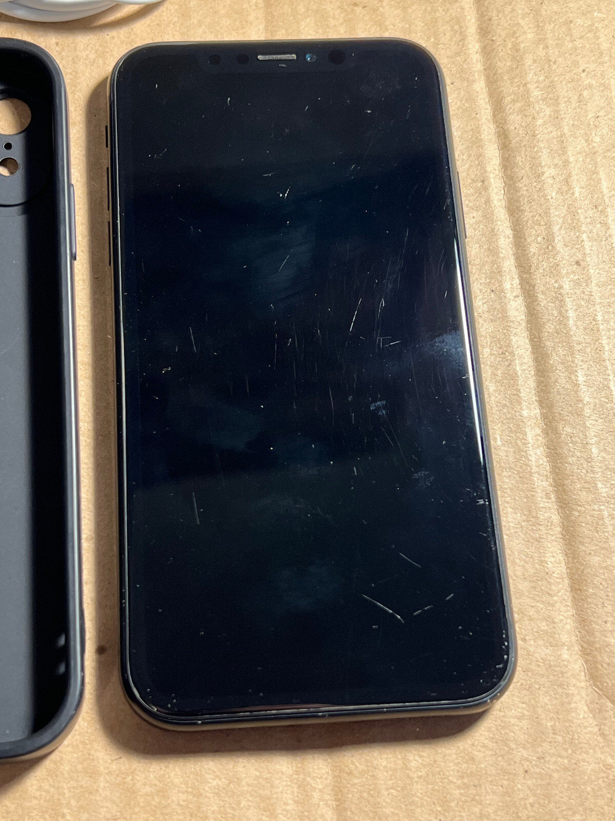 Apple iPhone XR – 64GB – Black (unlocked) A1984 (CDMA + GSM) Read