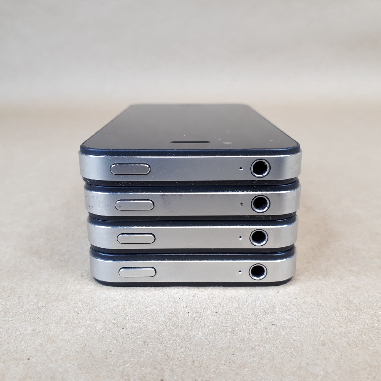 Apple iPhone 4s A1387 16 GB 3.5 Inch 512 MB Rogers 8MP Black Lot of 4 E6911