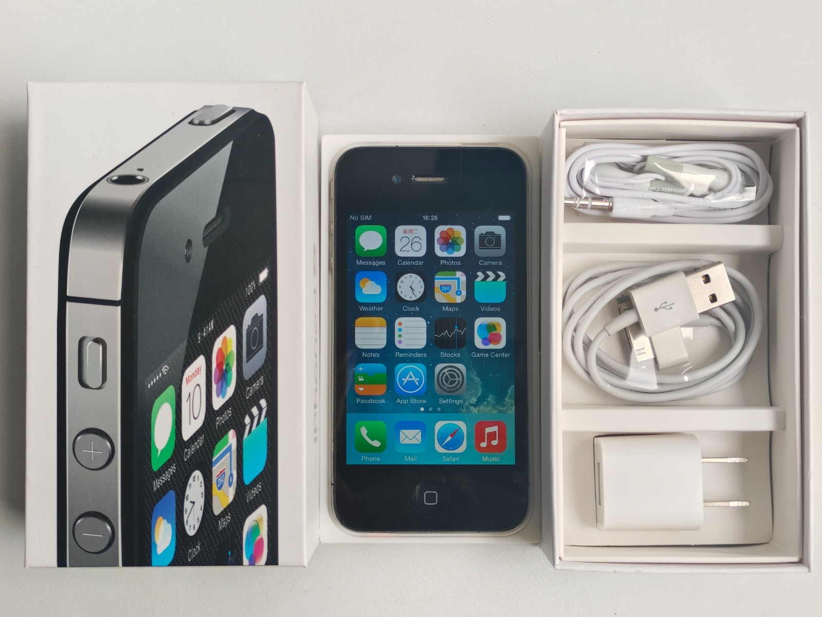 90%N ew&Original Apple iPhone 4/4s 8/16/32/64GB UNLOCKED Black/White ﻿Gift