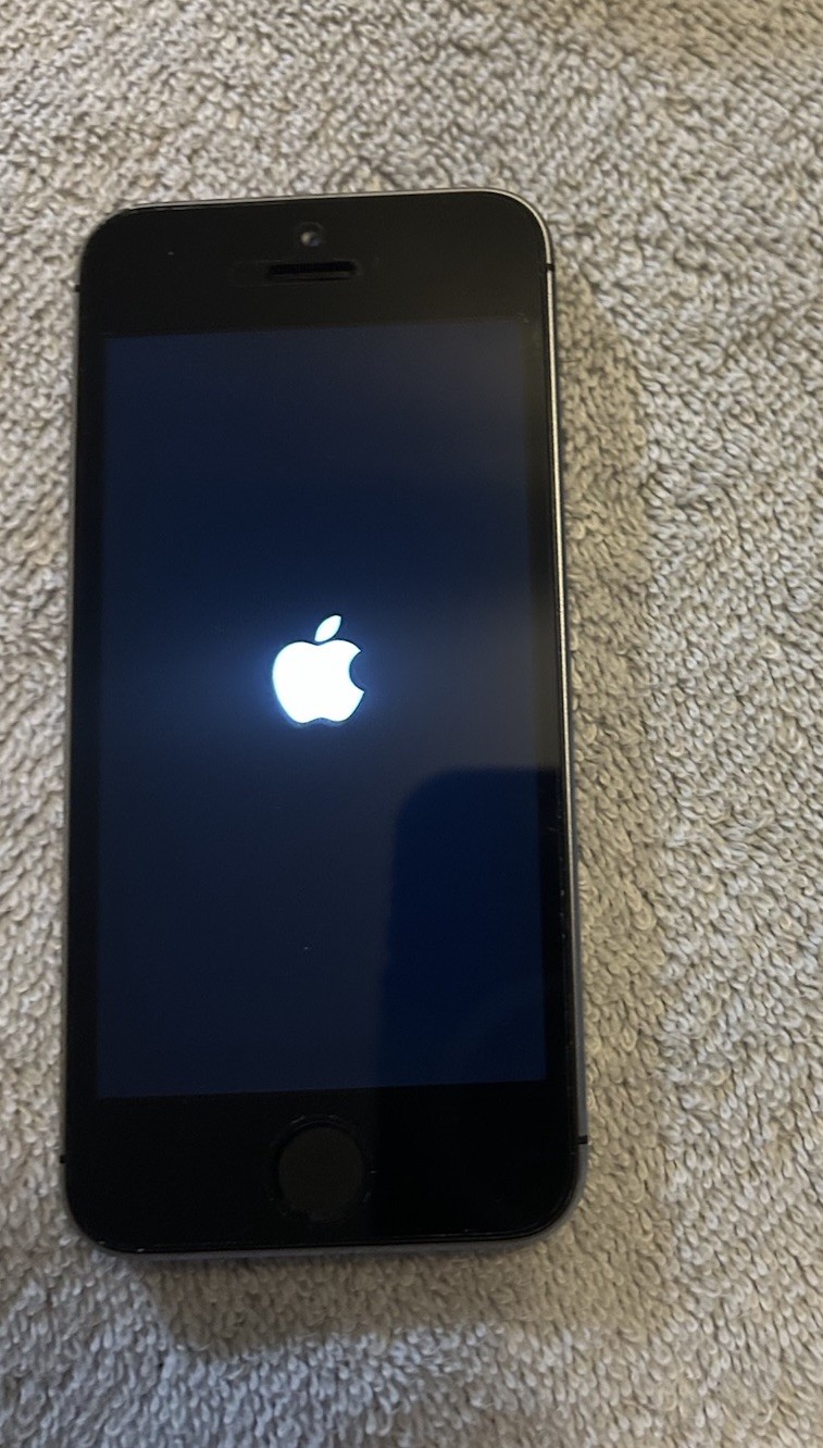 apple iphone 5s a1533 Used- Good Screen – For Parts
