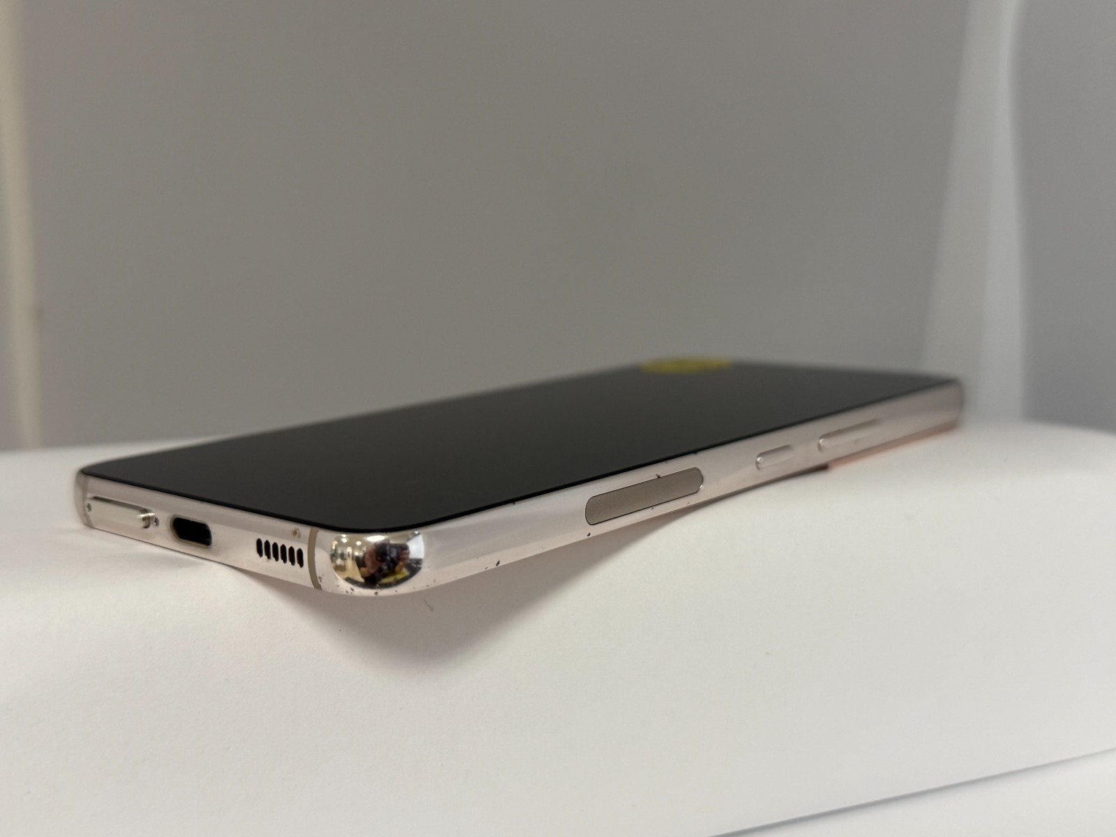 Samsung Galaxy S22 5G S901U 128GB Unlocked ***(N970)